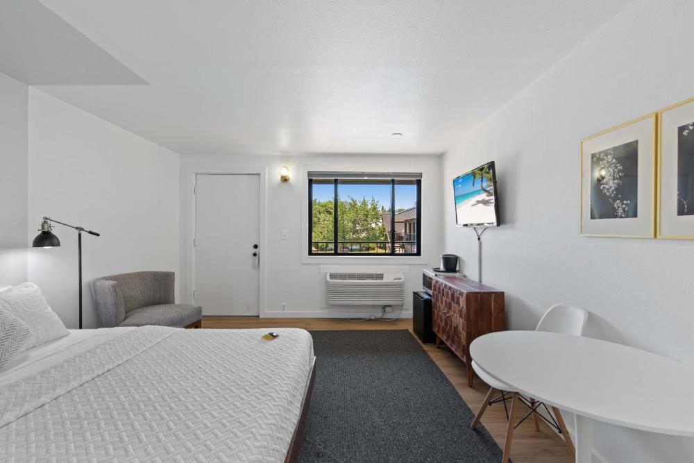 Standard Queen Room interior